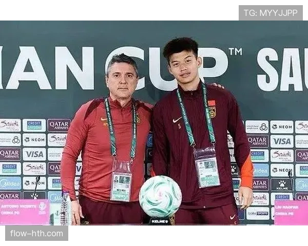 足坛新星闪耀赛场：青年才俊强势崛起助力球队冲击冠军